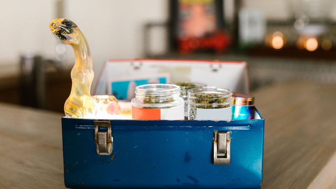 The Ultimate Guide to Cleaning Your Smoking Accessories